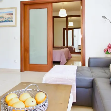 Edificio Tomas 1 * Ferragudo (Faro)